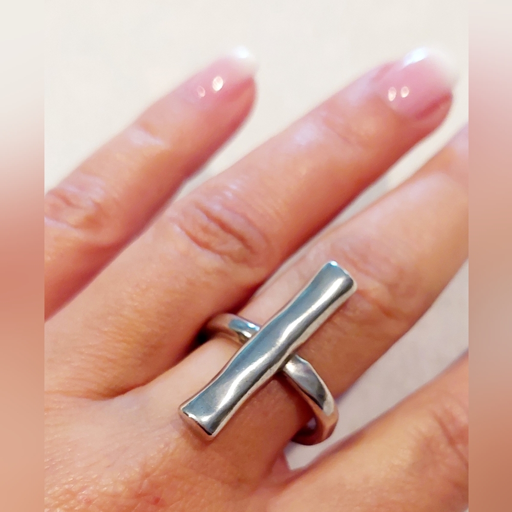 Uno de 50 NWOT Sterling Silver Contemporary Statement Ring